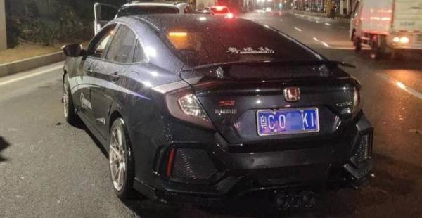 「光明网」车主深夜“炸街”被抓，差点被扣光12分！求情说自己年不懂事？