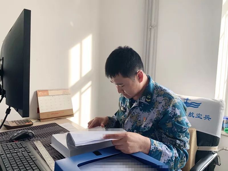 军报记者：危急时刻，“飞鲨”战士挺身而出