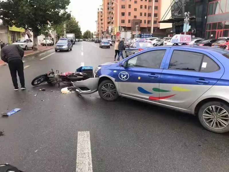 军报记者：危急时刻，“飞鲨”战士挺身而出