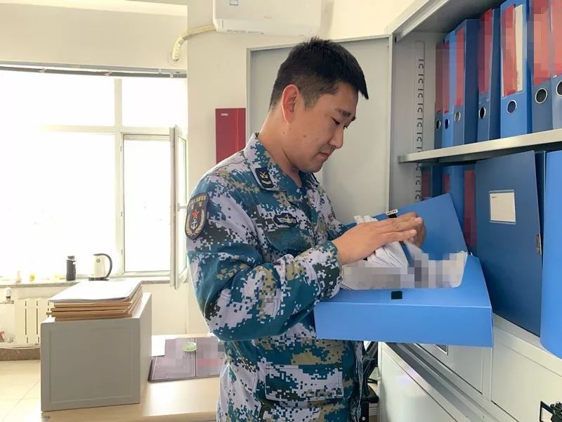 军报记者：危急时刻，“飞鲨”战士挺身而出