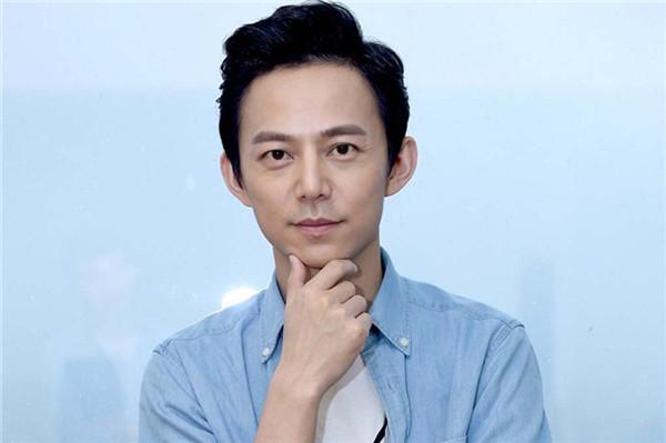 「光明网」拥有“不老男神”之称的男星，但遇到72岁的他都输了