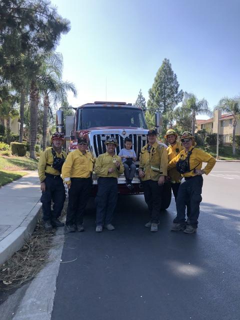 海外网@美国山火半夜蔓延至社区 7岁华裔男孩英勇救邻居获赞