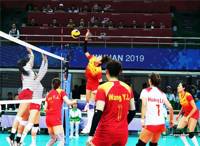 【中国军网】首战完胜美国队！八一女排拍得漂亮