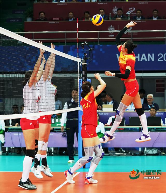 【中国军网】首战完胜美国队！八一女排拍得漂亮