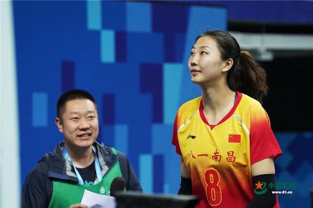 【中国军网】首战完胜美国队！八一女排拍得漂亮