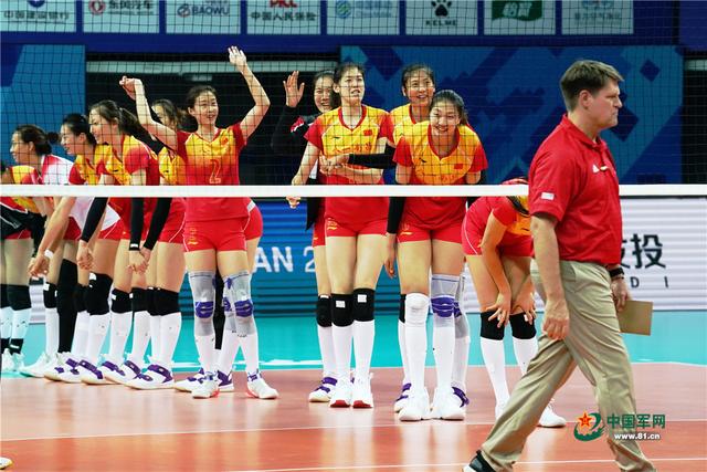 【中国军网】首战完胜美国队！八一女排拍得漂亮