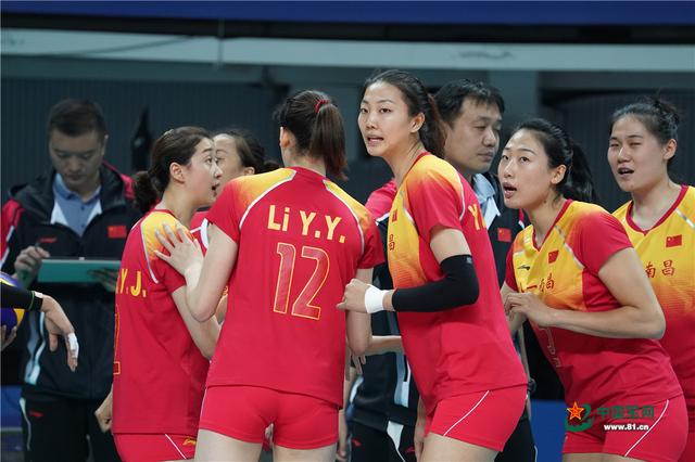 【中国军网】首战完胜美国队！八一女排拍得漂亮