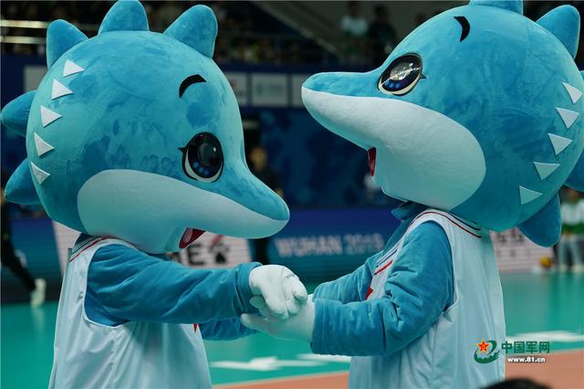 【中国军网】首战完胜美国队！八一女排拍得漂亮