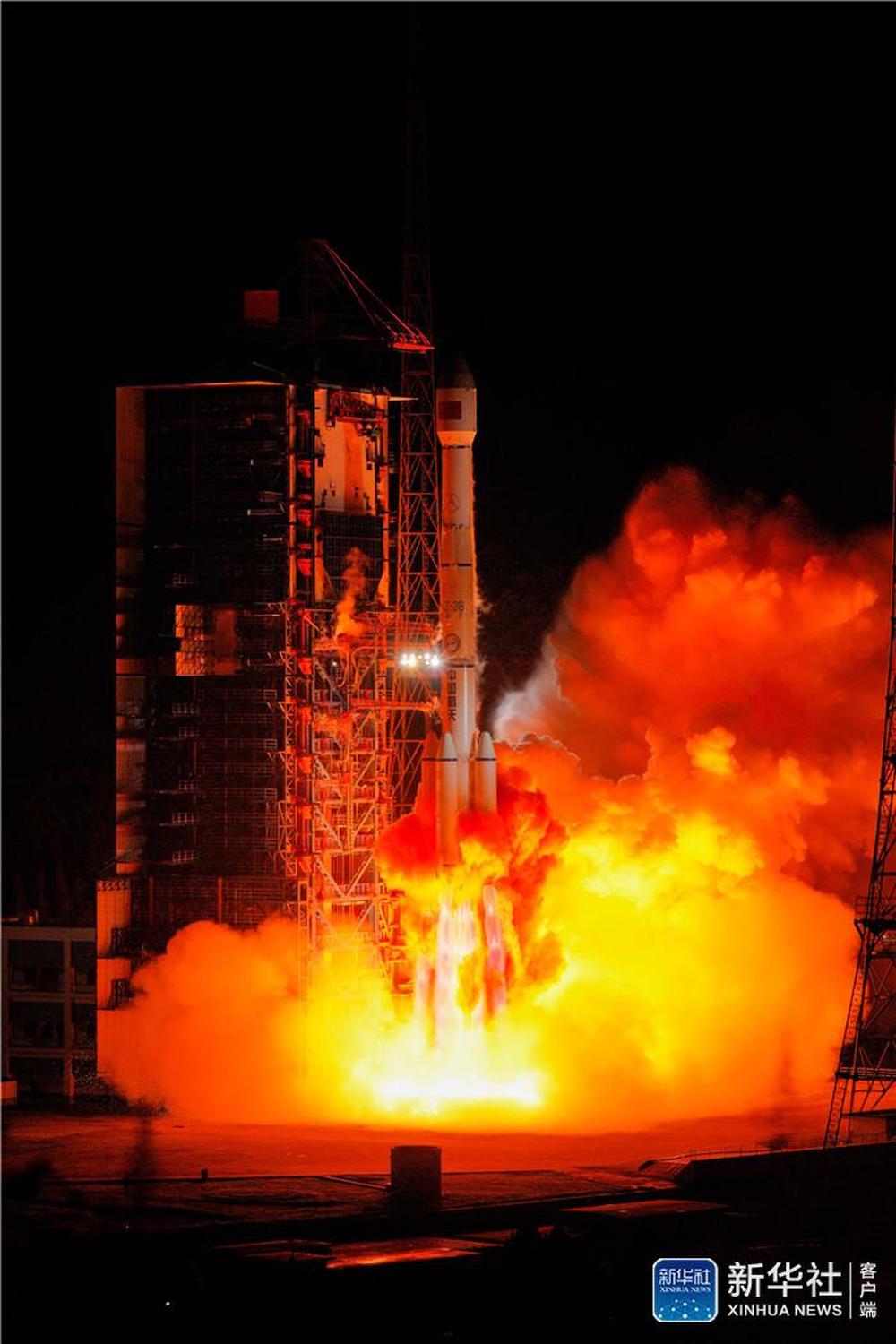 文汇报：我国成功发射通信技术试验卫星四号