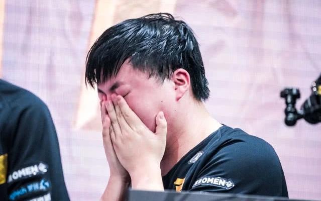 上游新闻现场打探诸多明星"秘密";北马名额转让要价数千元,组委会:查