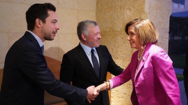 「观察者网」瞒着特朗普，佩洛西率队突访约旦