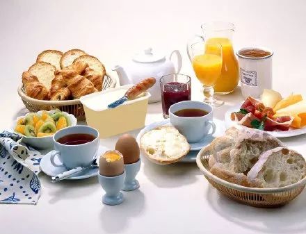 【文汇报】调查显示近半大学生不吃早餐！家长掌握这几点，让孩子早餐吃得健康学习棒