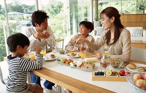 【文汇报】调查显示近半大学生不吃早餐！家长掌握这几点，让孩子早餐吃得健康学习棒