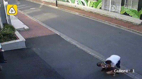 「光明网」啃老30年后饿死家中：多少巨婴正在自我毁灭