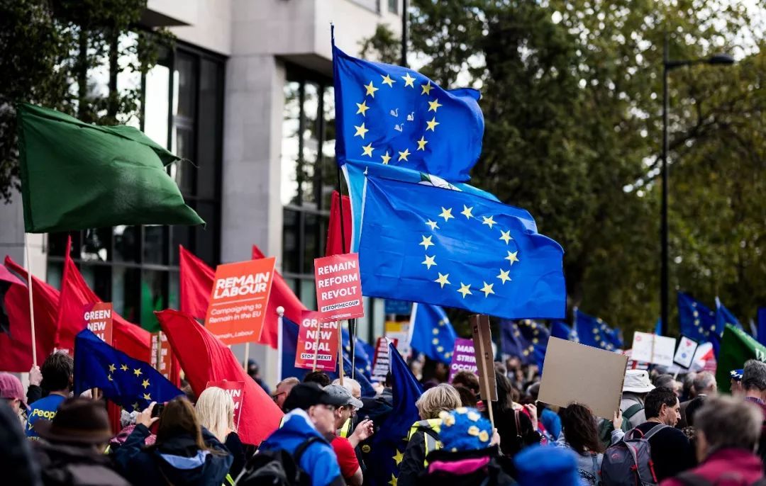 「参考消息」欧盟决定“拖延时间” 皮球又踢给英国议会了