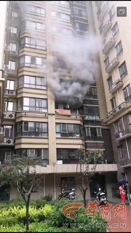 #光明网#华清学府城小区一住户家失火 现场未造成人员伤亡