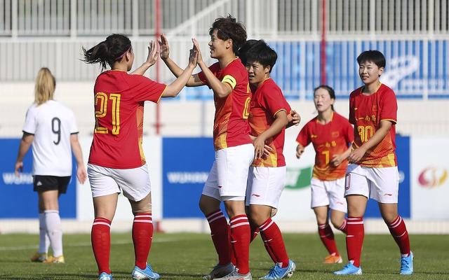 「新京报」4比0大胜美国！中国女足闯入军运会半决赛