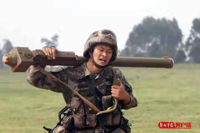 #中国军网#从“无情”纠察到“冷面”射手，张博文，好样的