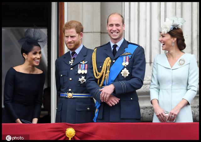 「环球网」哈里王子首次承认与威廉不和 昔日兄弟情深的画面令人感慨