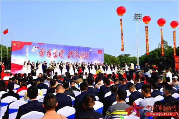 光明网■海天同一色 相伴共此生 中国卫星海上测控部为24对新人举办集体婚礼