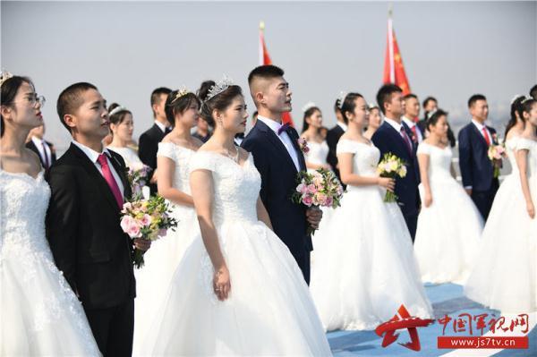 光明网■海天同一色 相伴共此生 中国卫星海上测控部为24对新人举办集体婚礼