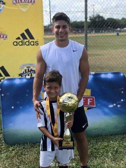 【光明网】虎父无犬子！孔卡儿子4场攻入3球 助球队夺冠