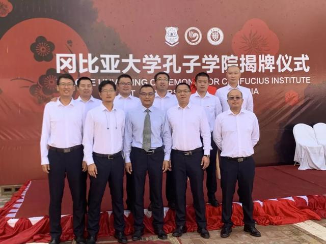 「中国日报网」响应“一带一路”倡议 增进中非人民友谊——中国（辽宁）援冈比亚医疗队翻译助力孔子学院揭牌