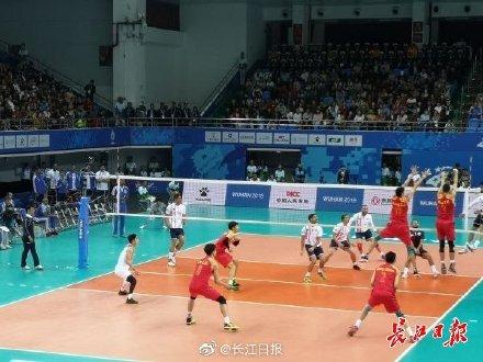 光明网@3:0！中国队胜法国队，赢得军运会男排开门红