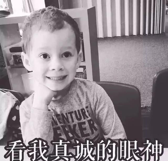 「环球网」红遍全球的“假笑男孩”，已经不会笑了......