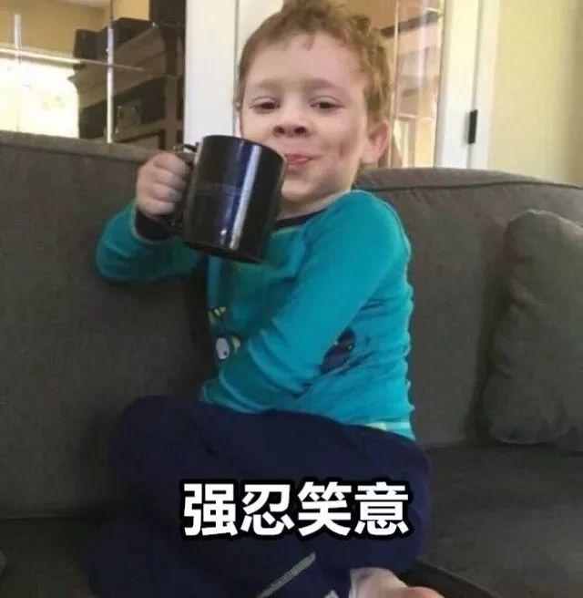 「环球网」红遍全球的“假笑男孩”，已经不会笑了......