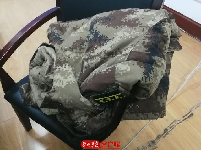 「中国军网」深夜里的军大衣
