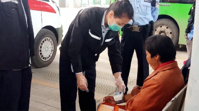 光明网：浐灞正能量丨乘客突发疾病，公交司机这样做