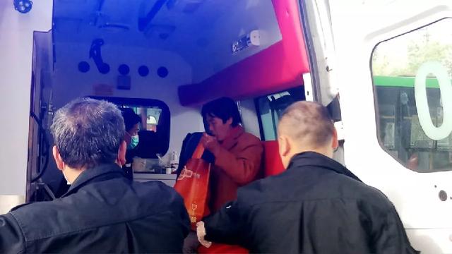 光明网：浐灞正能量丨乘客突发疾病，公交司机这样做