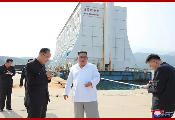 环球网■金正恩批评金刚山旅游区建筑：没体现民族性，真是乱七八糟