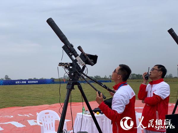 人民网-体育频道：勇敢者的运动！人民网直击军运会跳伞比赛
