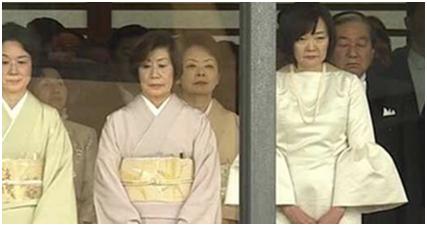 中国经济网@安倍夫人穿“露膝裙”出席天皇即位礼 日媒：并不违规