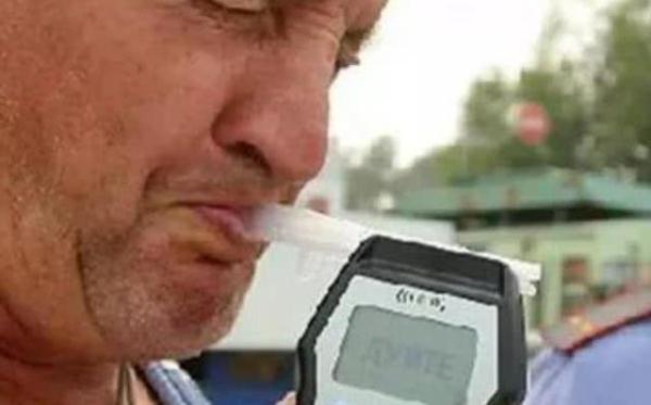 #光明网#男子因酒驾被查却坚称自己没喝酒，检查证实：他的胃在自行酿酒