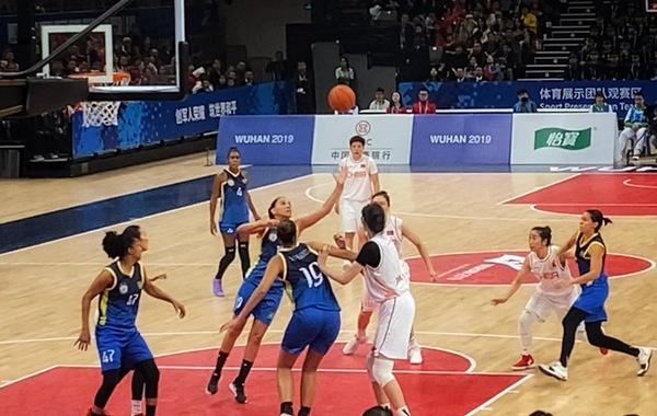 [中国青年网]中国八一女篮豪取五连胜 决赛再战巴西