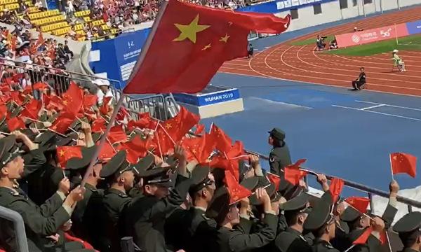 【中青在线】军运会女足决赛中国战朝鲜 官兵最强应援团将遇朝鲜少女花式助威