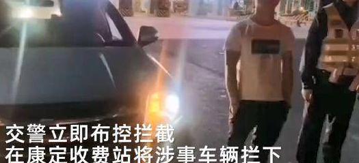 光明网■刷新三观，男子竟在高速隧道内当众洗脚！网友：活久见