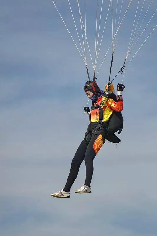 统治力邢雅萍包揽女子跳伞个人项目6金