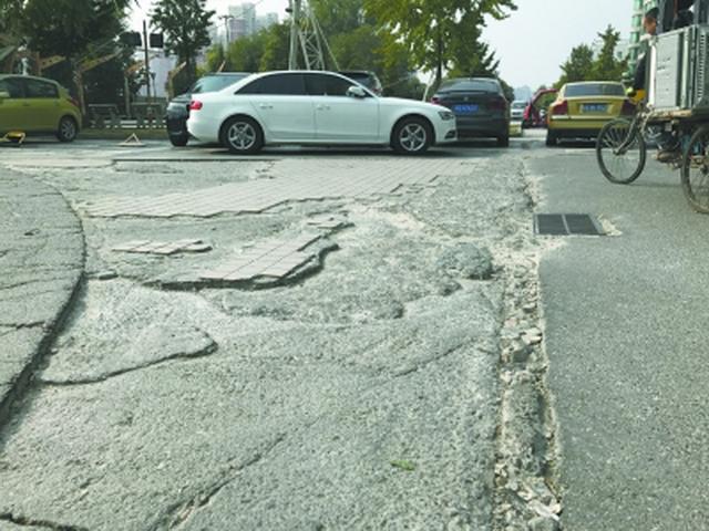 「北京日报客户端」监控罢工、路灯闭眼，珠江绿洲小区居民：每年几千元物业费干啥了