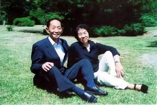 「央视网」这对夫妻才该上热搜！袁隆平56年的婚姻真相：是什么维系着婚姻？