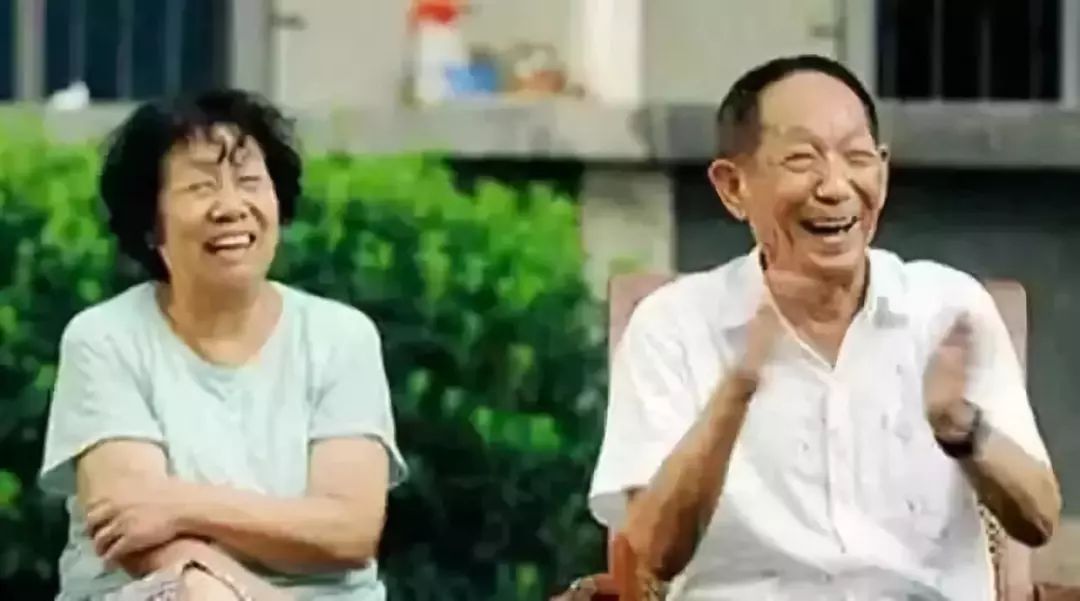 「央视网」这对夫妻才该上热搜！袁隆平56年的婚姻真相：是什么维系着婚姻？