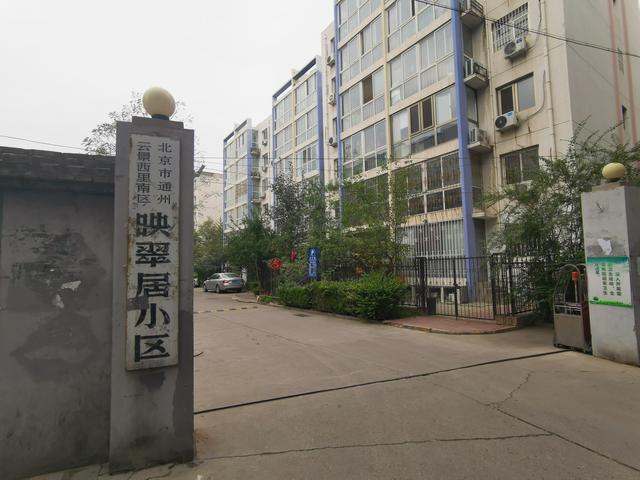 「新京报」通州梨园多个小区单元门损坏，居民生活难保“安全”