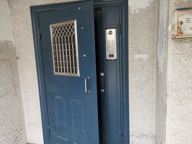 「新京报」通州梨园多个小区单元门损坏，居民生活难保“安全”