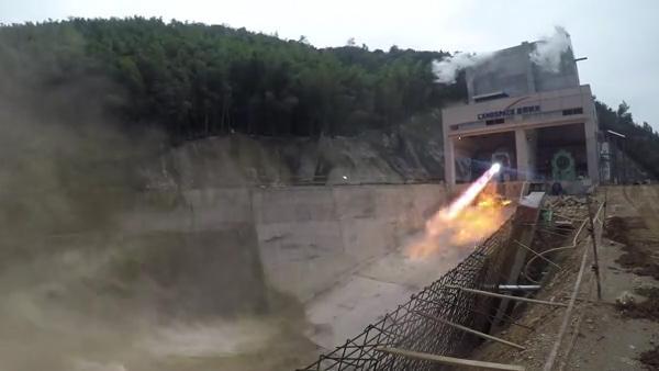 澎湃新闻：火箭民企蓝箭航天变推力长程试车成功，奠定火箭返回技术基础