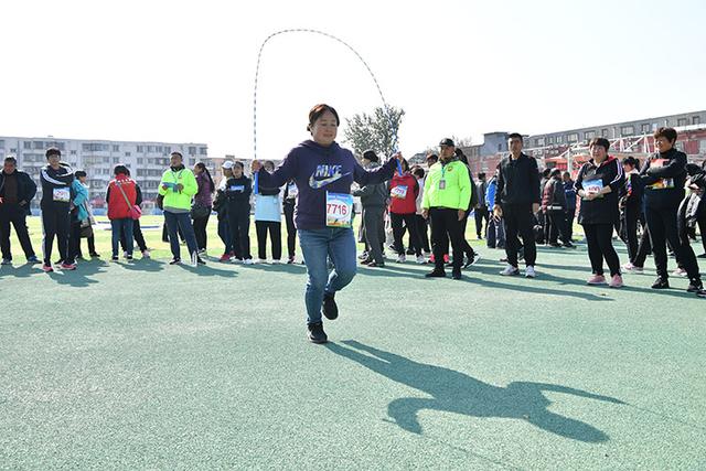 【新京报】赛中取乐 通州漷县镇举行全民运动会