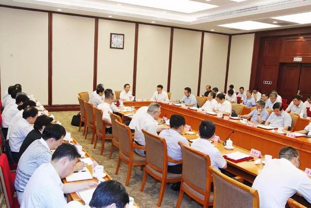 新京报：环境部成立79人智囊团 部委为何纷纷借助“外脑”？