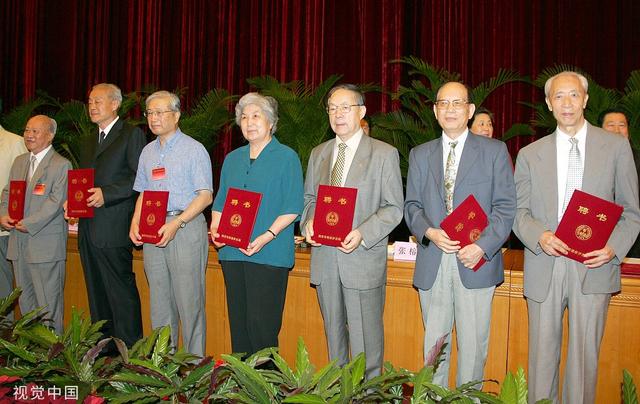 新京报：环境部成立79人智囊团 部委为何纷纷借助“外脑”？